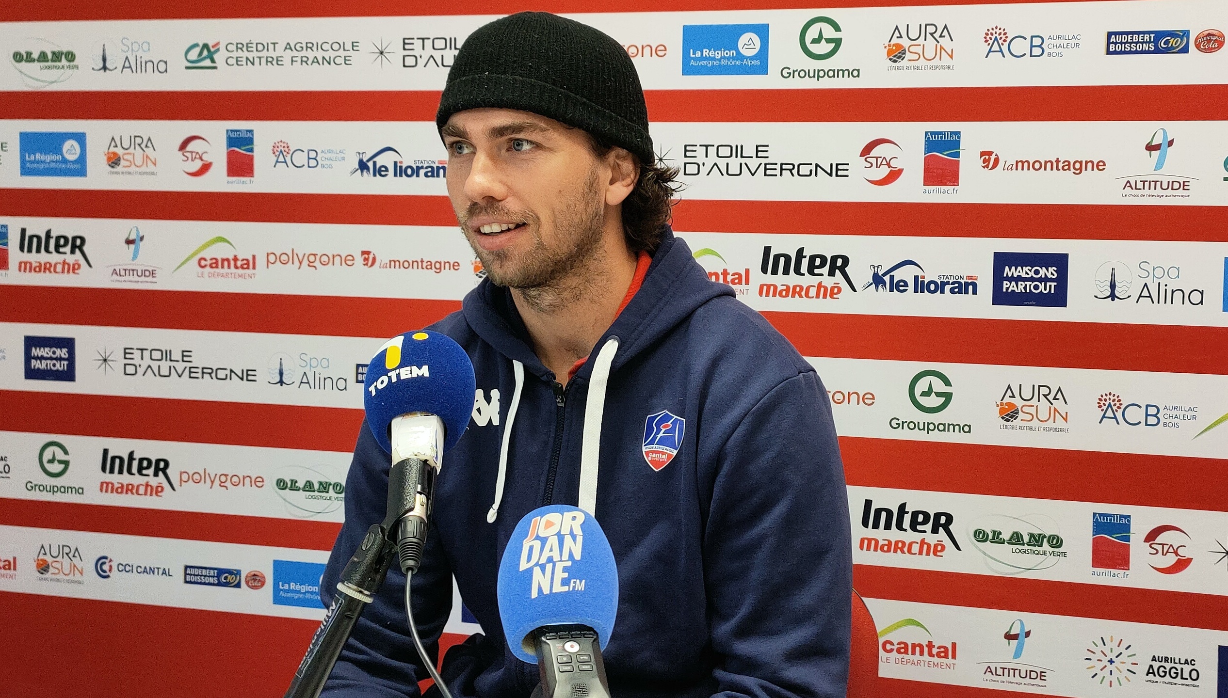 Jake Strachan avant Valence.jpg (1.51 MB)